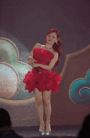 Ngô Lan Hương lên đồ lộng lẫy, cùng dàn nghệ sĩ khuấy động Hội nghị KOL và Lễ ra mắt Câu lạc bộ Niềm tin số Thủ đô- Ảnh 2.