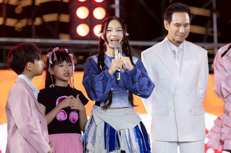Việt Nam có một “tiểu Lưu Diệc Phi” xinh sang khó cưỡng, mới 13 tuổi đã sở hữu thần thái khó ai bì kịp- Ảnh 4.