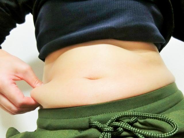 Tưởng ngồi nhiều nên béo bụng, cô gái 19 tuổi phát hoảng khi bác sĩ tìm thấy thứ trú ngụ bên trong - Ảnh 1.