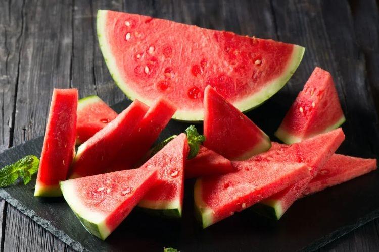 Lời khuyên cho những người thích ăn dưa hấu- Ảnh 1.