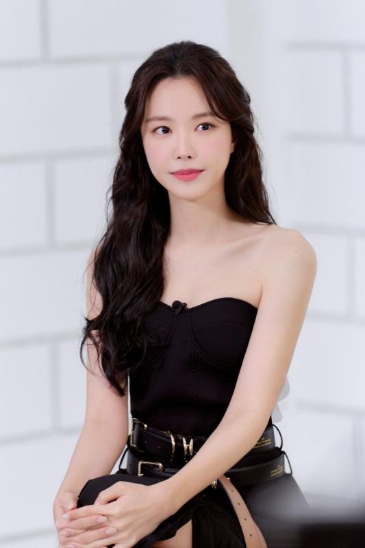 Nữ thần tượng không hài lòng với xuất thân ca sĩ, nổi tiếng là “bình hoa di động”- Ảnh 6.