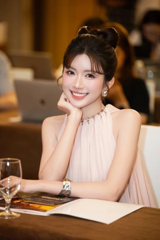 Vbiz có cô gái bị mỉa mai khắp MXH đến mức phải xin netizen “kìm chế”, visual sáng trưng nhưng khó ưa vô cùng- Ảnh 4.