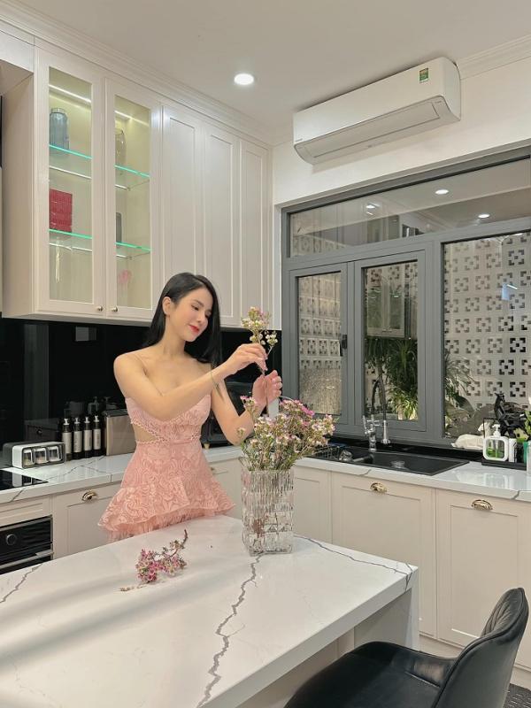 Mỹ nhân Vbiz đóng 4 phim lỗ nặng cả 4: Từ "thảm họa dao kéo" đến nàng tiên cá đẹp nhất Việt Nam- Ảnh 16.