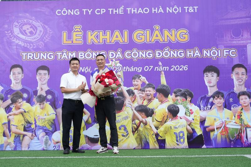 Hà Nội FC khai giảng trung tâm bóng đá cộng đồng: Trải nghiệm môi trường chuyên nghiệp với giá "0 đồng"- Ảnh 1.