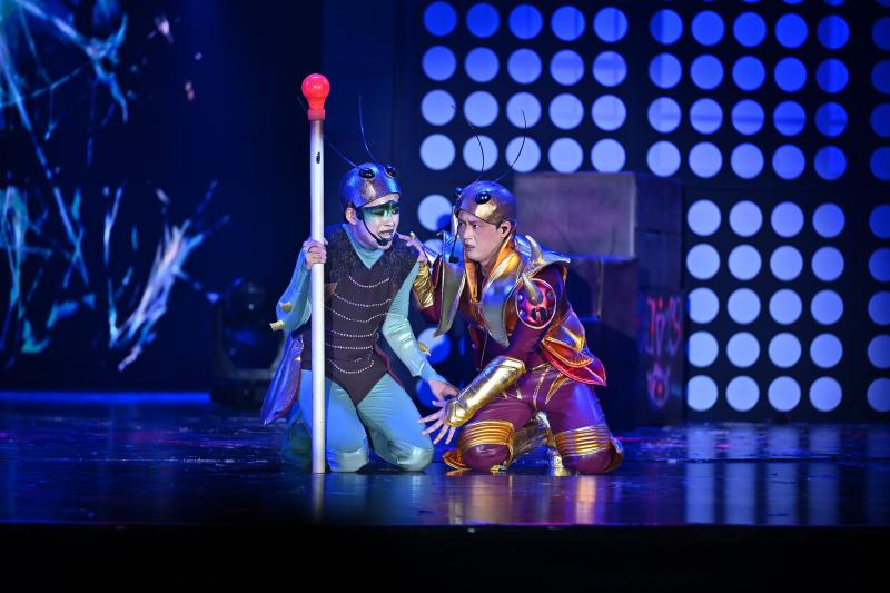 Anh Trai là “ngoại lệ” của show Chông Gai: Bỏ nghề giáo đi hát 20 năm, bảo chứng tài năng làm xiếc cũng cân trọn- Ảnh 10.