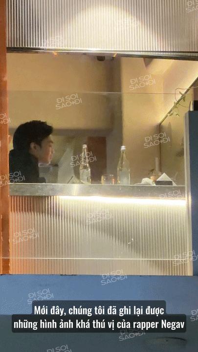 Paparazzi "tóm dính" Negav và Uyển Ân tay trong tay tình tứ, cùng về chung cư sau buổi ăn tối thân mật- Ảnh 1.