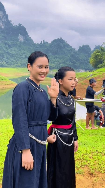 Mỹ nhân là nghịch lý visual của Vbiz: Đóng phim nào cũng quê mùa kém sắc, ngoài đời đẹp điên đảo chẳng ai dám chê- Ảnh 2.