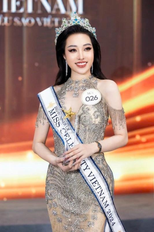 Á hậu thừa nhận ném đá vào nhà bạn tham gia cuộc thi Hoa hậu gì?- Ảnh 2.