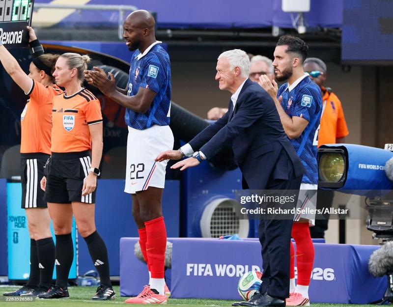 HLV Deschamps của Pháp cũng phải "cúi mình thán phục" Mbappe- Ảnh 2.