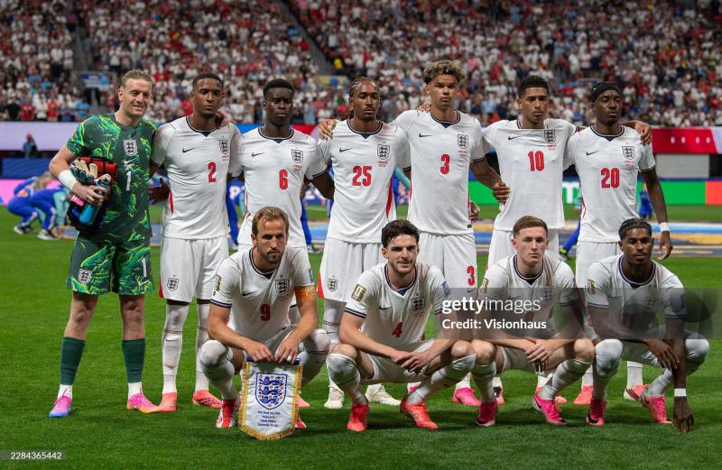Đội bóng "số nhọ" nhất World Cup - tuyển Anh - hoãn chuyến bay vì sợ bị do thám, dùng thuốc ngủ, giấu kín khách sạn vì lo CĐV Mexico chơi xấu- Ảnh 1.
