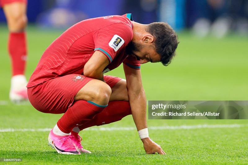 Bruno Fernandes ôm đầu tuyệt vọng: "Thất bại là không thể chấp nhận được"- Ảnh 2.