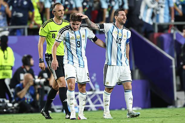 Julian Alvarez: "Chúng tôi sẵn sàng làm mọi thứ để Messi vô địch World Cup lần nữa"- Ảnh 1.