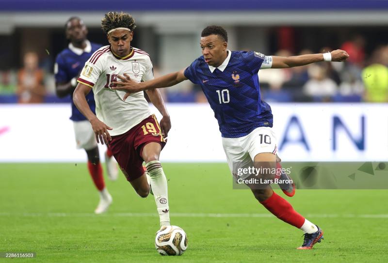 Lý do Mbappé chưa thể đạt đến đẳng cấp của Messi và Ronaldo- Ảnh 2.