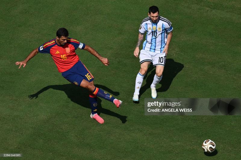 Cách Rodri và thần đồng 19 tuổi khiến Messi "tắt điện", giúp Tây Ban Nha đánh bại Argentina để vô địch World Cup- Ảnh 2.