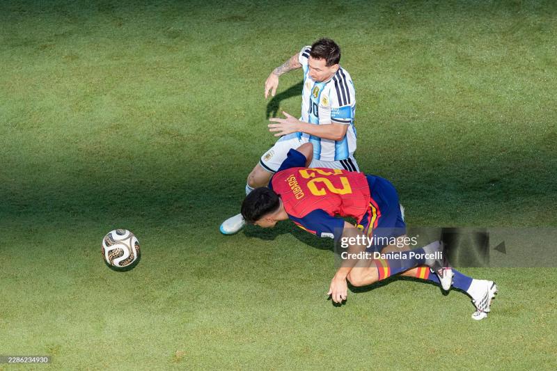 Cách Rodri và thần đồng 19 tuổi khiến Messi "tắt điện", giúp Tây Ban Nha đánh bại Argentina để vô địch World Cup- Ảnh 5.