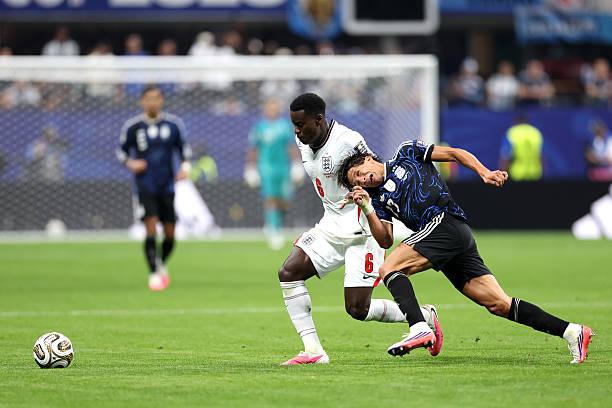 Khoảnh khắc "căng như dây đàn" trận Anh đấu Argentina: 19 pha phạm lỗi, bán kết World Cup mà ngỡ "sàn đấu MMA" - Ảnh 4.