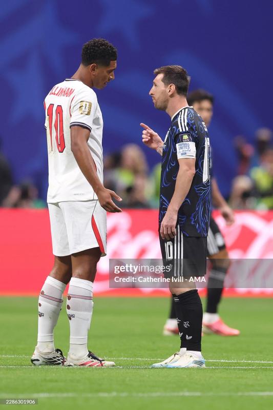 Đang viral: Messi và Bellingham "đấu võ mồm" cực gắt, Goat bĩu môi với "cậu Be", suốt trận kèn cựa nhau căng đét - Ảnh 5.
