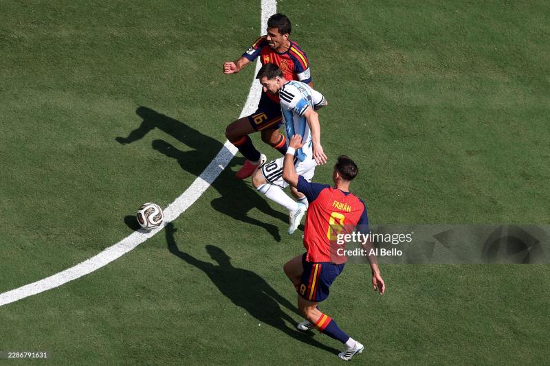 Cách Rodri và thần đồng 19 tuổi khiến Messi "tắt điện", giúp Tây Ban Nha đánh bại Argentina để vô địch World Cup- Ảnh 4.