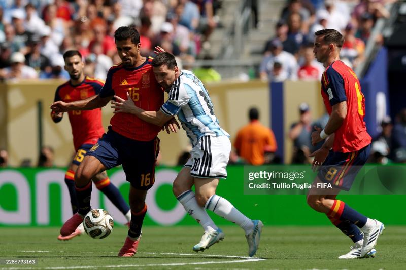 Cách Rodri và thần đồng 19 tuổi khiến Messi "tắt điện", giúp Tây Ban Nha đánh bại Argentina để vô địch World Cup- Ảnh 3.