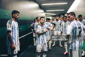 Toàn cảnh sự thật bên trong phòng thay đồ Argentina ngày thất bại ở chung kết World Cup, Messi đã nói gì, liệu có chuyện bị "ép" phải thua Tây Ban Nha?