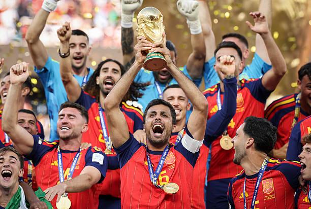 Rodri dính chấn thương lưng, phải lên bàn mổ ngay sau World Cup!- Ảnh 1.