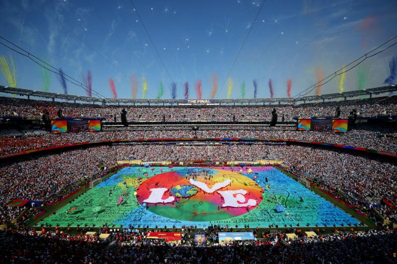Phía sau 11 phút haftime show gây bão World Cup 2026: 5 phút trải bạt khổng lồ, cả trăm người chạy hồng hộc tiêu tốn 7 tỷ đồng- Ảnh 7.