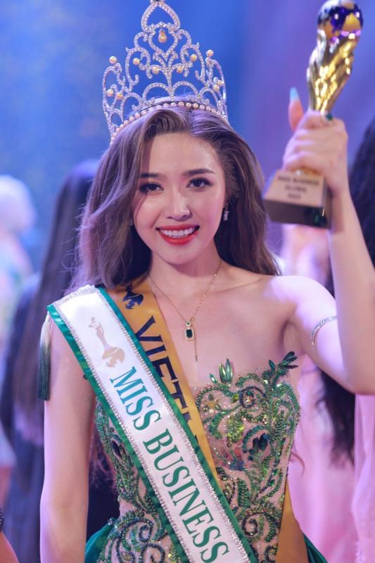 Mới nhất vụ 1 Hoa hậu Vbiz mang vương miện 3 tỷ đồng được kiểm định là hàng giả- Ảnh 3.
