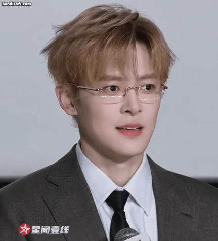 Gọi mỹ nam này là rượu vang vì càng nhiều tuổi càng cuốn: Visual khó tin tuổi 39, nhận hết ưu ái của ông trời- Ảnh 1.