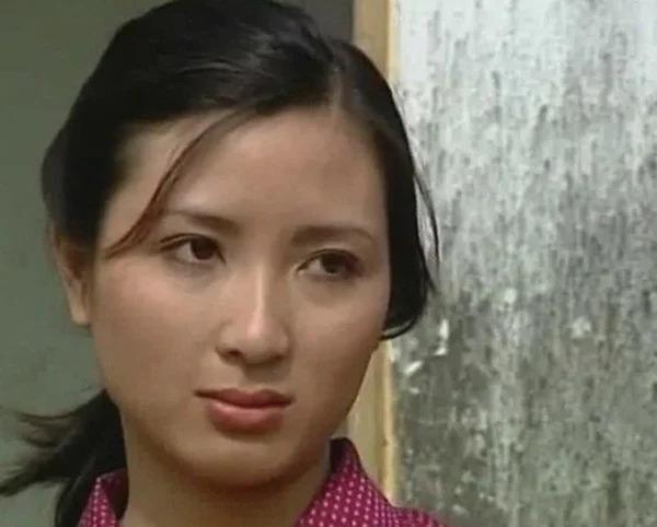 Mỹ nhân Việt duy nhất không được lên sóng vì quá đẹp: Visual giống cả showbiz châu Á, bảo sao là Hoa hậu không ngai- Ảnh 4.