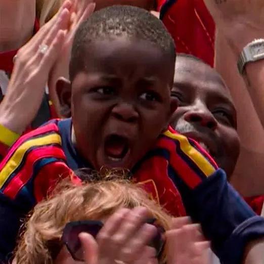 Em trai 3 tuổi của Lamine Yamal gây sốt World Cup, màn ăn mừng đáng yêu khiến ai xem cũng phải mỉm cười- Ảnh 2.
