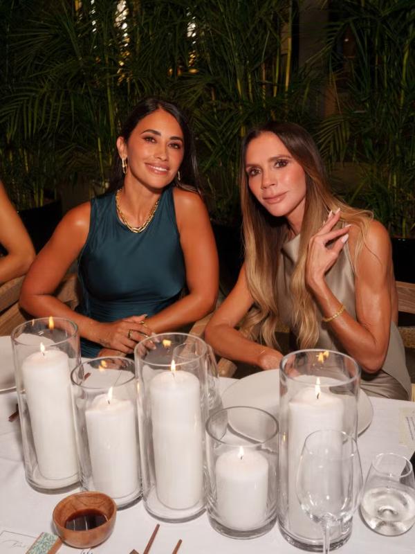 Khung hình quyền lực nhất làng WAGs thế giới: Vợ Messi đọ sắc cùng Victoria Beckham, khí chất sang - xịn khó ai bì kịp!- Ảnh 2.