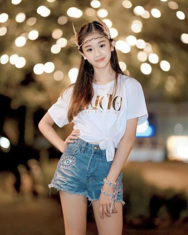 Nhan sắc đẹp như tranh vẽ của tiểu thư showbiz, camera cận mặt cũng phải "đầu hàng" - Ảnh 9.