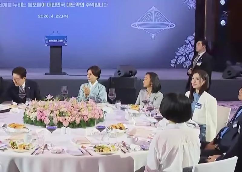 Ca sĩ Việt vừa lọt đề cử đẹp nhất thế giới: Được Jung Kook "để ý", chung giải với G-Dragon - BLACKPINK nhưng mãi chưa đổi vận- Ảnh 7.