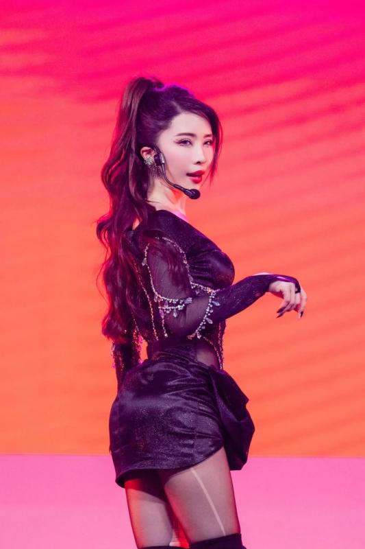 Mỹ nhân vừa công khai hẹn hò diễn viên Việt phim giờ vàng: Từng là hotgirl đời đầu, cả sự nghiệp gắn với một biệt danh  - Ảnh 5.