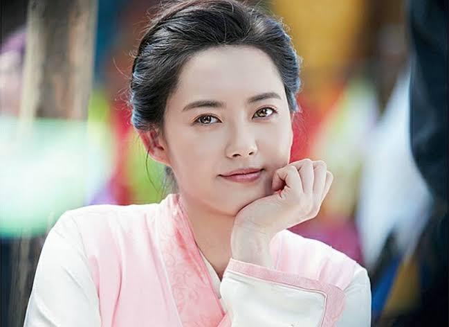 Mỹ nhân sở hữu đôi mắt chỉ có ở 5% dân số thế giới: Đẹp vô thực, hồ ly cũng phải chịu thua- Ảnh 3.
