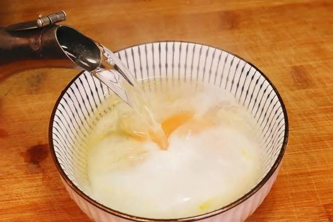 Bé trai 5 tuổi nhập viện sau khi ăn bát "trứng đánh nước sôi" bà nội làm mỗi sáng: Chuyên gia lên tiếng cảnh báo- Ảnh 1.