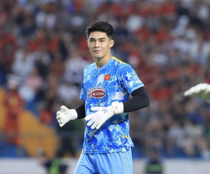 Thủ môn ĐT Việt Nam bây giờ toàn "nam thần" cao 1m88, phong độ cực cháy: Trung Kiên, Văn Lâm, Patrik Lê Giang, ai bắt chính?- Ảnh 4.