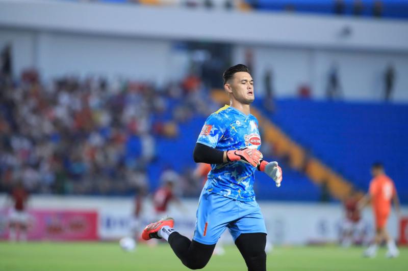 Thủ môn ĐT Việt Nam bây giờ toàn "nam thần" cao 1m88, phong độ cực cháy: Trung Kiên, Văn Lâm, Patrik Lê Giang, ai bắt chính?- Ảnh 2.