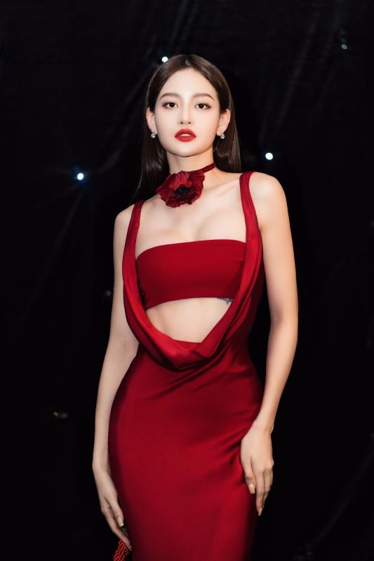 Nữ diễn viên Việt bị ví như quái vật vì khác người, giờ là viên ngọc quý đẹp sang ai nhìn cũng mê- Ảnh 6.