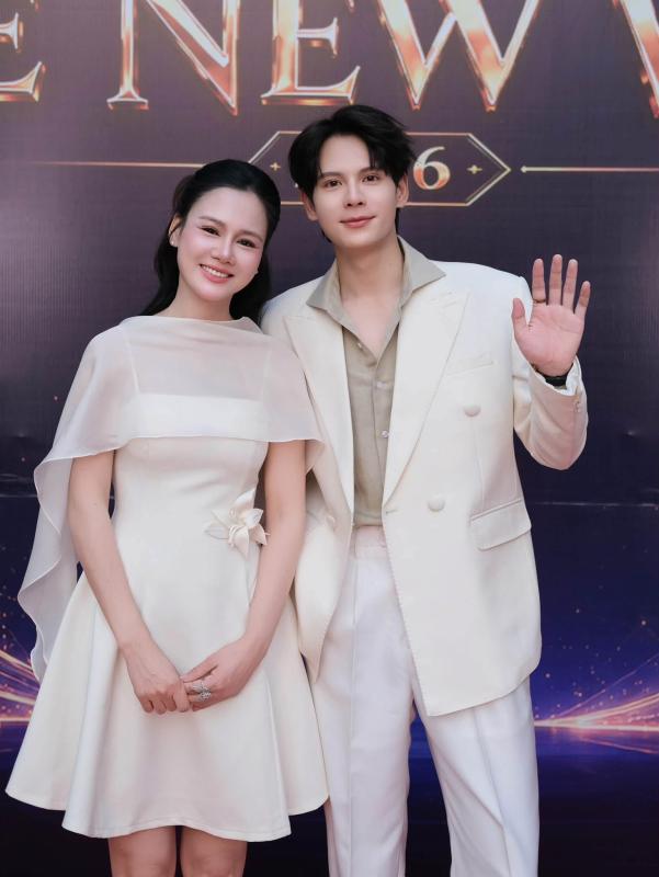 Mỹ nhân là nghịch lý visual của Vbiz: Đóng phim nào cũng quê mùa kém sắc, ngoài đời đẹp điên đảo chẳng ai dám chê- Ảnh 7.