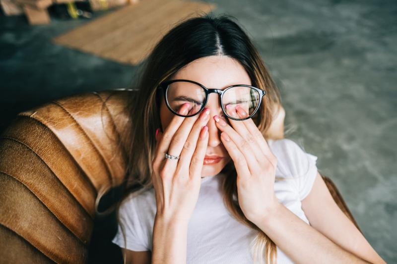2 giờ sáng, cơ thể rã rời nhưng não vẫn "nhảy múa": Giải mã nỗi ám ảnh mang tên "Càng mệt càng khó ngủ"- Ảnh 1.