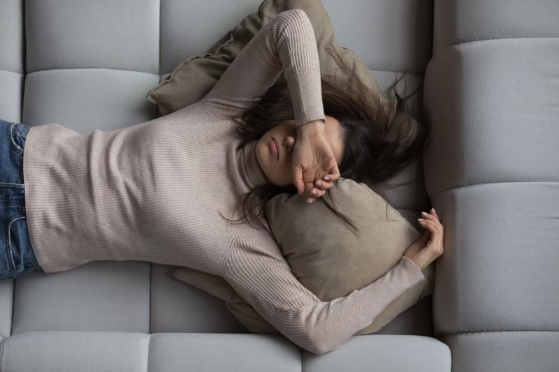 2 giờ sáng, cơ thể rã rời nhưng não vẫn "nhảy múa": Giải mã nỗi ám ảnh mang tên "Càng mệt càng khó ngủ"- Ảnh 2.