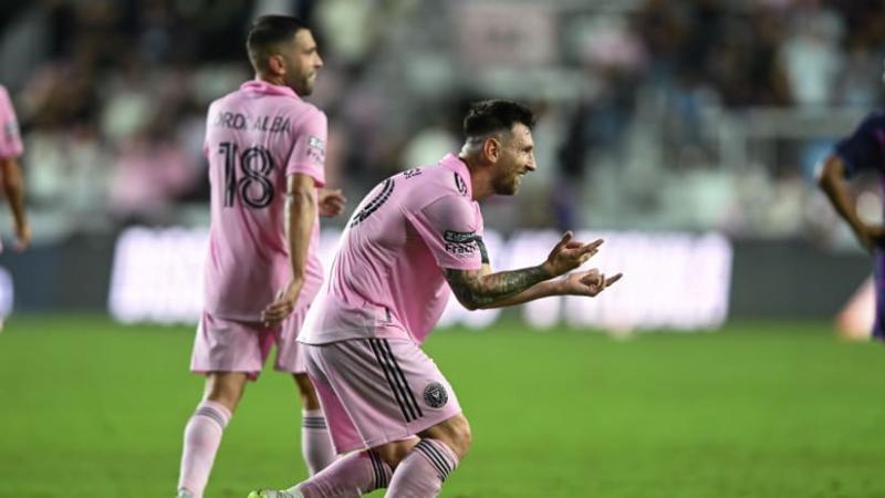 "Cú nổ" truyền thông: Messi bất ngờ xuất hiện trong trailer Spider-Man, bay giữa toà nhà chọc trời và vẫn không chịu nói tiếng Anh- Ảnh 3.
