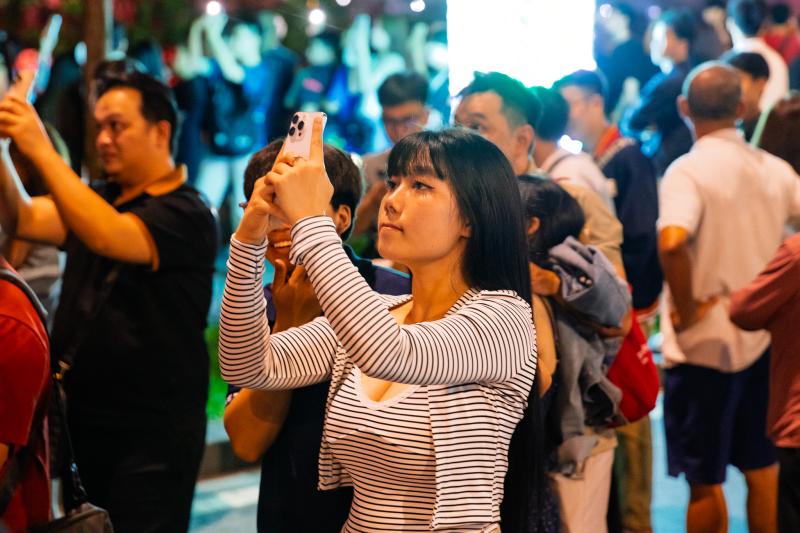Tối nay, pháo hoa rực sáng bầu trời Thành phố Hồ Chí Minh, kỷ niệm 50 năm thành phố mang tên Bác - Ảnh 4.