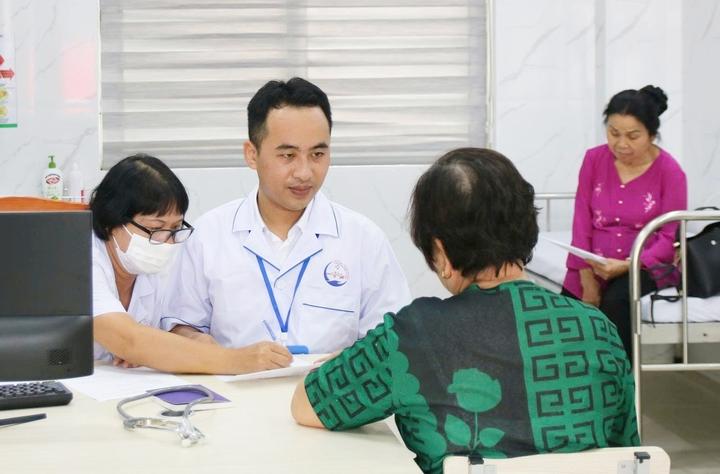 Từ hôm nay, 9,2 triệu người Hà Nội được khám sức khỏe miễn phí- Ảnh 1.