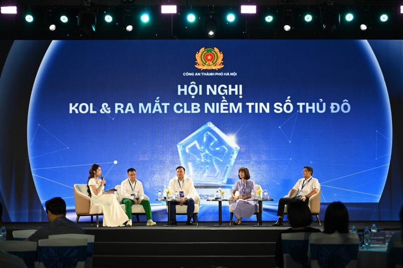 Hương Giang mặc váy xuyên thấu đọ sắc với dàn mỹ nhân "vũ trụ VFC" tại Hội nghị KOL và Lễ ra mắt CLB Niềm tin số Thủ đô- Ảnh 1.