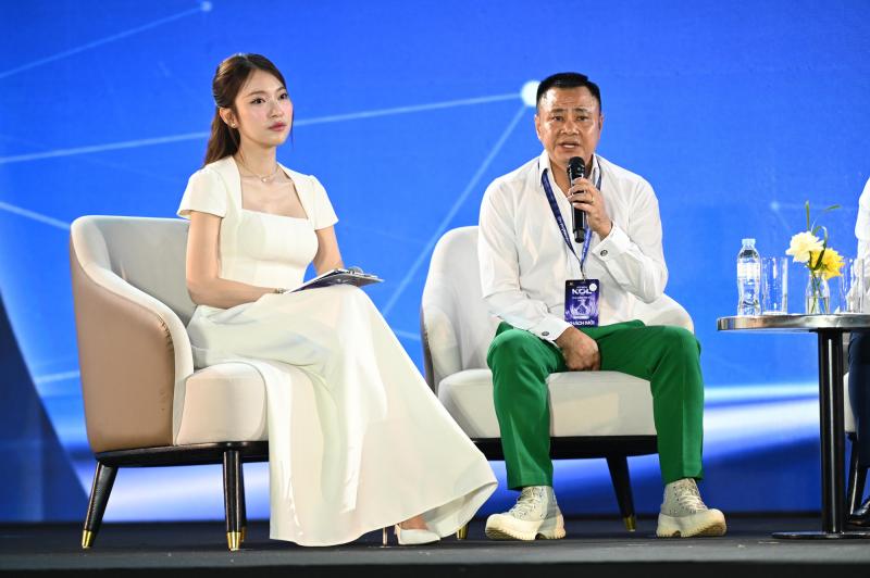 Hương Giang mặc váy xuyên thấu đọ sắc với dàn mỹ nhân "vũ trụ VFC" tại Hội nghị KOL và Lễ ra mắt CLB Niềm tin số Thủ đô- Ảnh 2.