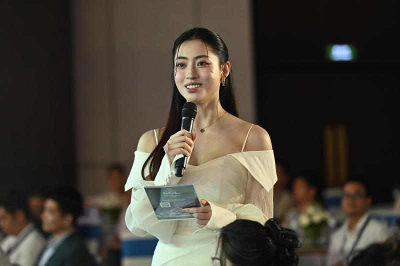 Hương Giang mặc váy xuyên thấu đọ sắc với dàn mỹ nhân "vũ trụ VFC" tại Hội nghị KOL và Lễ ra mắt CLB Niềm tin số Thủ đô- Ảnh 10.