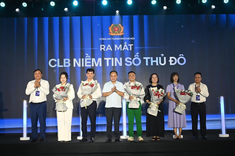 Hương Giang mặc váy xuyên thấu đọ sắc với dàn mỹ nhân "vũ trụ VFC" tại Hội nghị KOL và Lễ ra mắt CLB Niềm tin số Thủ đô- Ảnh 15.