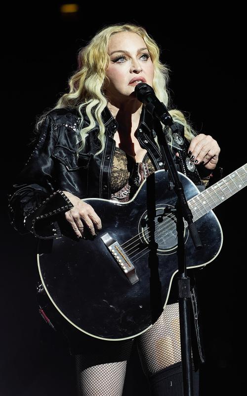 Lộ diện hình ảnh đầu tiên về Halftime Show World Cup: Justin Bieber, Madonna, Shakira và BTS lần lượt "điểm danh" - Ảnh 8.